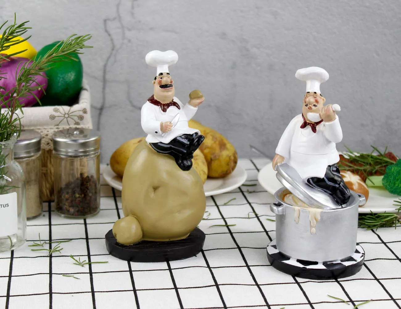4pcs Italian Chef Statue Figurines Kitchen Decor with Potatoes Resin Ornaments Chef Top Chef Collectible Gift Kitchen Cook Café Bar Shop Décor
