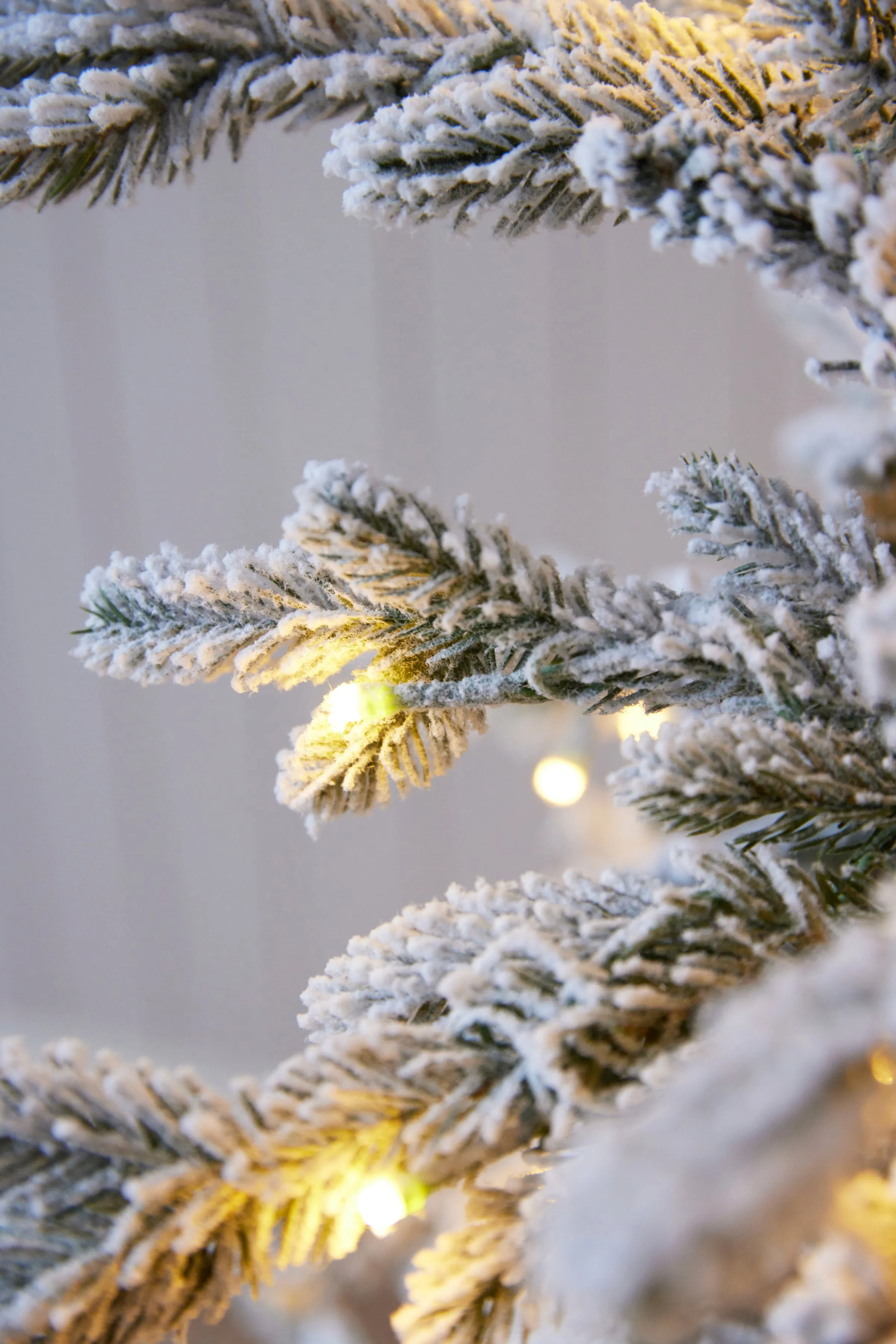5.5 Ft Norwegian Pine Snow Tree - 420 Led