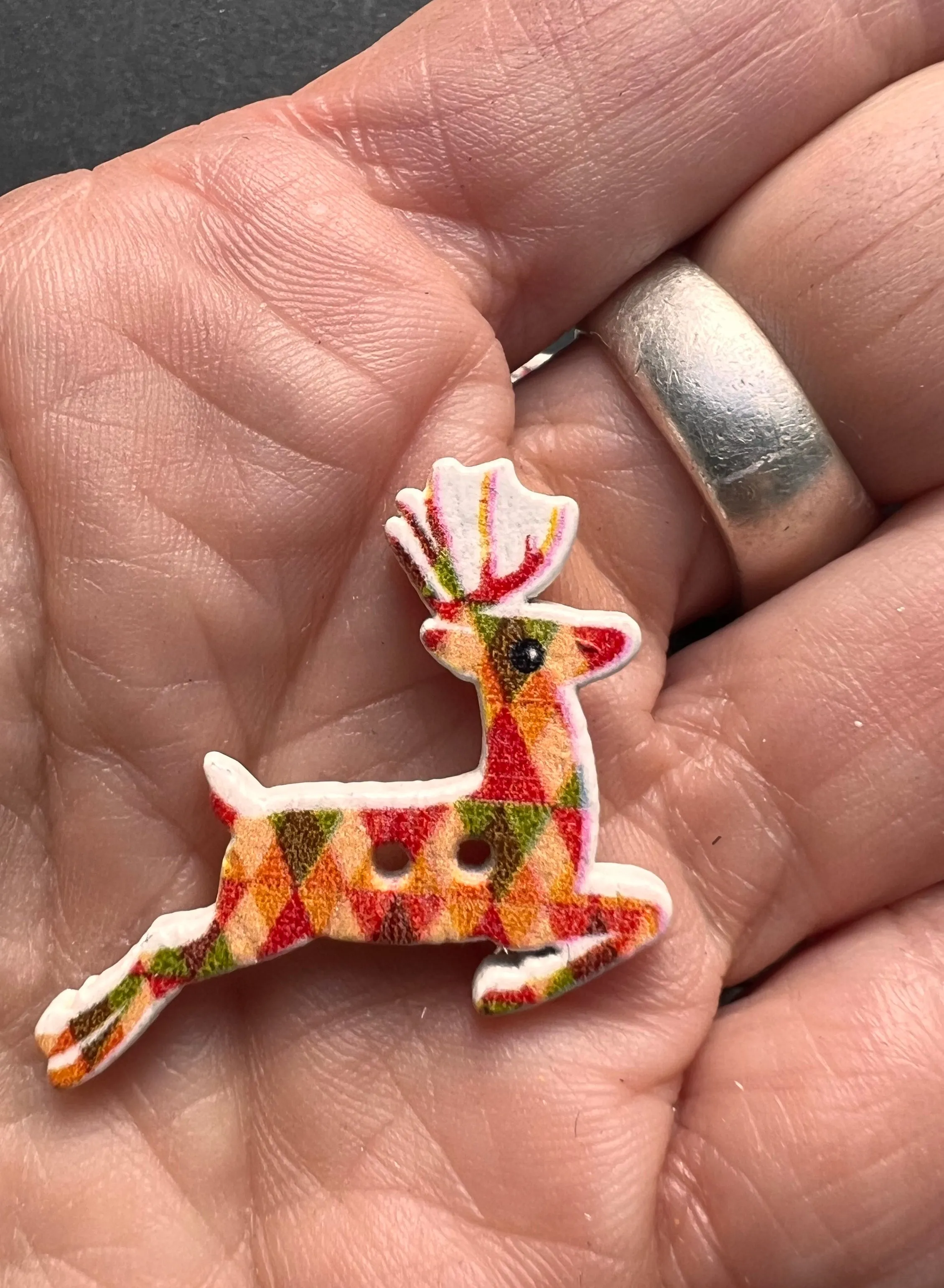 6 Wooden  Christmas  Reindeer Buttons