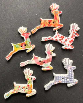 6 Wooden  Christmas  Reindeer Buttons