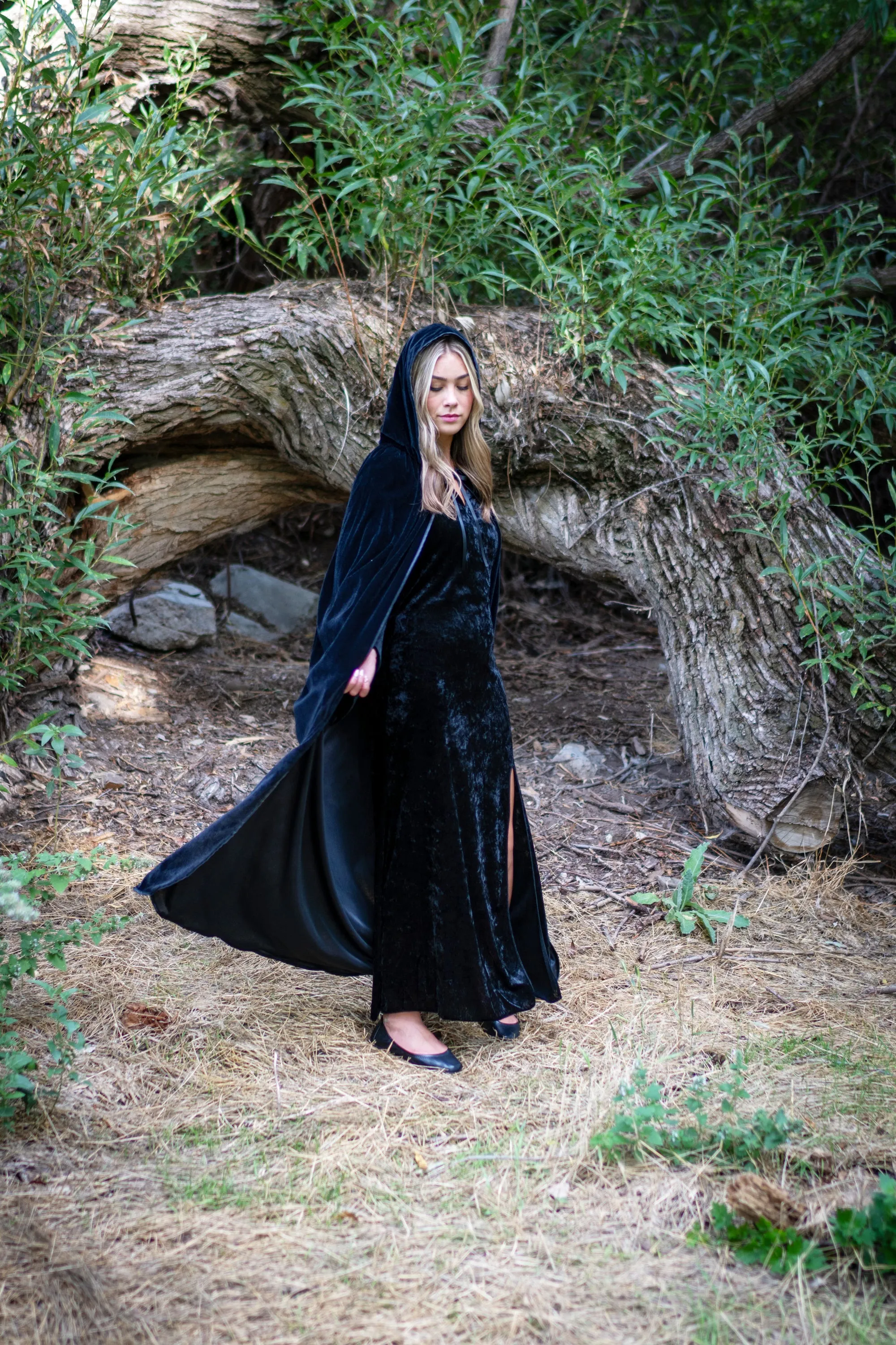 Adult Black Velvet Cloak