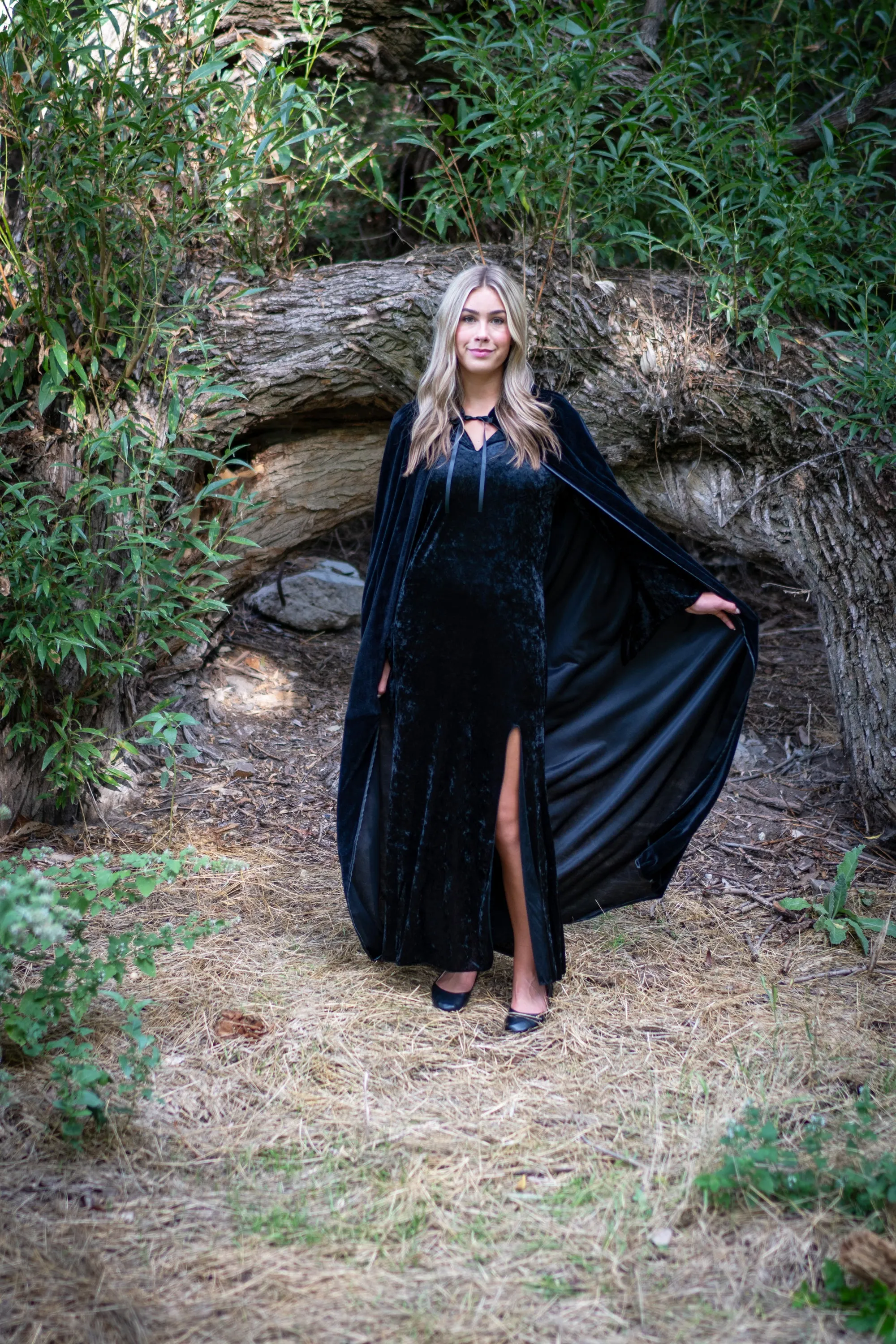 Adult Black Velvet Cloak